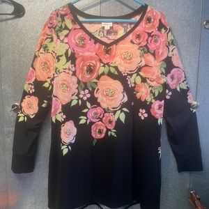 LuLaroe High low blouse size XL flower patterns